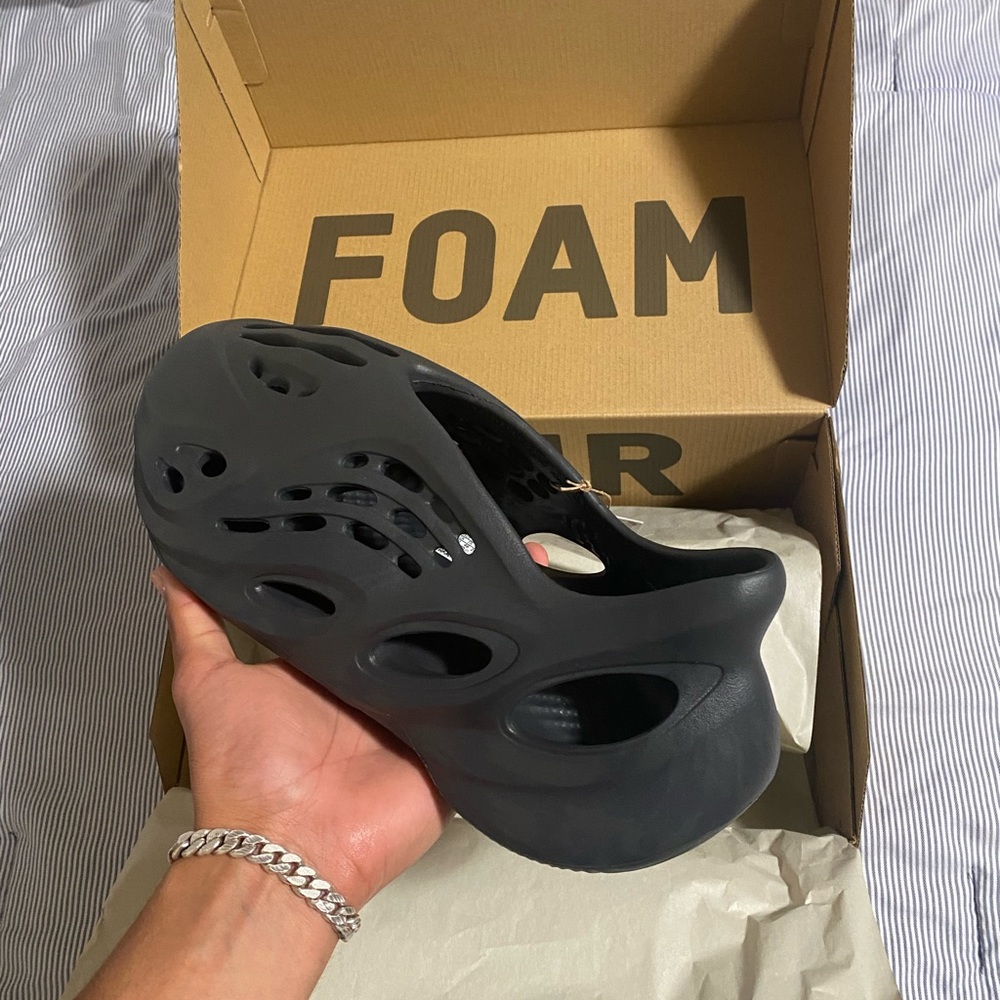 Yeezy Foam Runners Onyx Size 11
